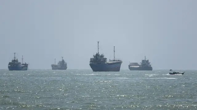 Video thumbnail for Oman and Iran near Strait of Hormuz deal, but Tehran says US must act first