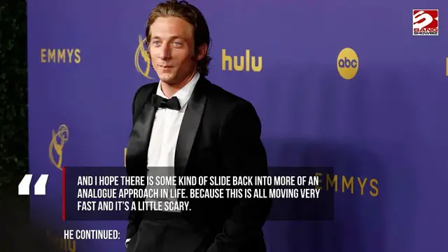 Video thumbnail for Jeremy Allen White supports social media ban for kids