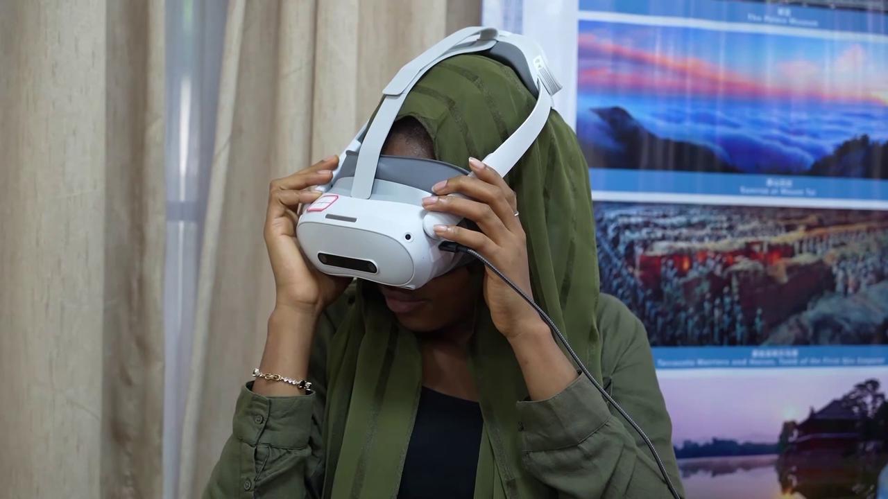 Video thumbnail for Nigeria: Students Take VR Tour of China in Abuja.