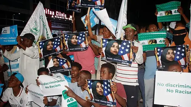 Video thumbnail for Hundreds protest in Mogadishu against Trump's reference to Somali immigrants as "garbage"