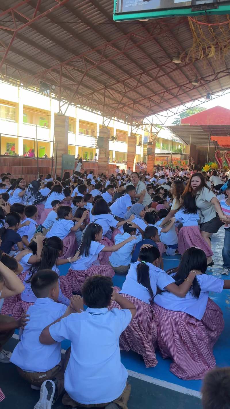 Video thumbnail for Schoolchildren React to Sudden Earthquake during Flag Ceremony