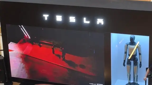 Video thumbnail for China: Tesla Cybercab 2.