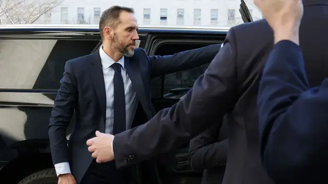 Video thumbnail for Jack Smith faces senators whose records were gathered in Trump probes