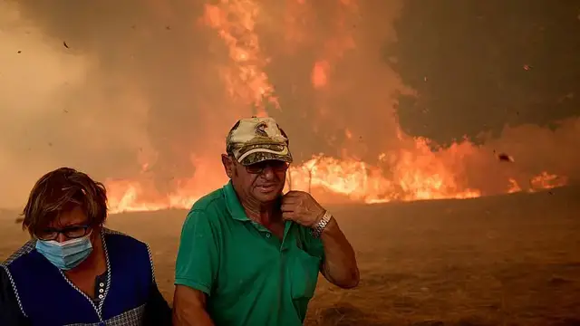 'Video thumbnail for Protesters call for central government control of wildfires in Spain'
