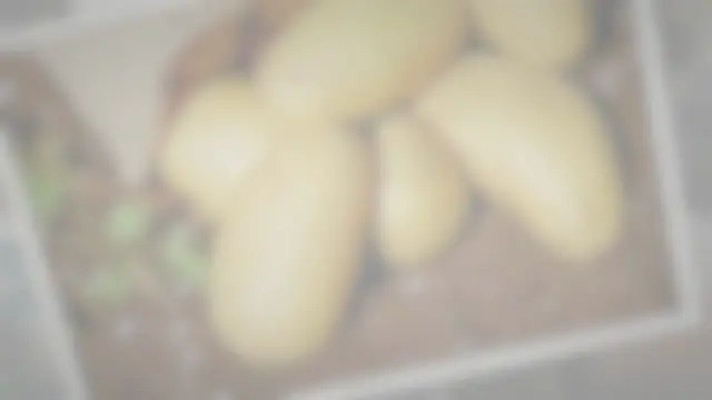Video thumbnail for Can You Eat Potatoes with Sprouts? A Food Safety Expert Answers