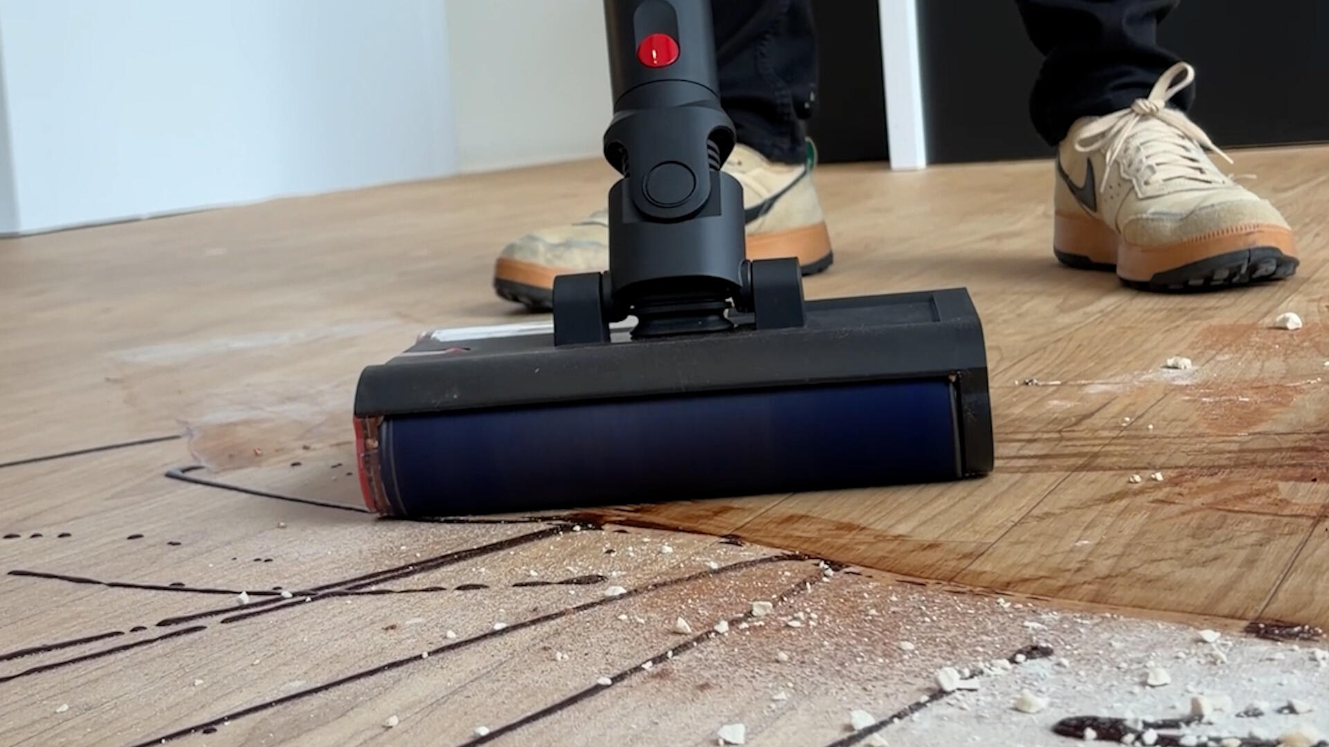 Video thumbnail for I Used Dyson's Swiffer-Like PencilWash to Clean a Huge Mess Off the Floor