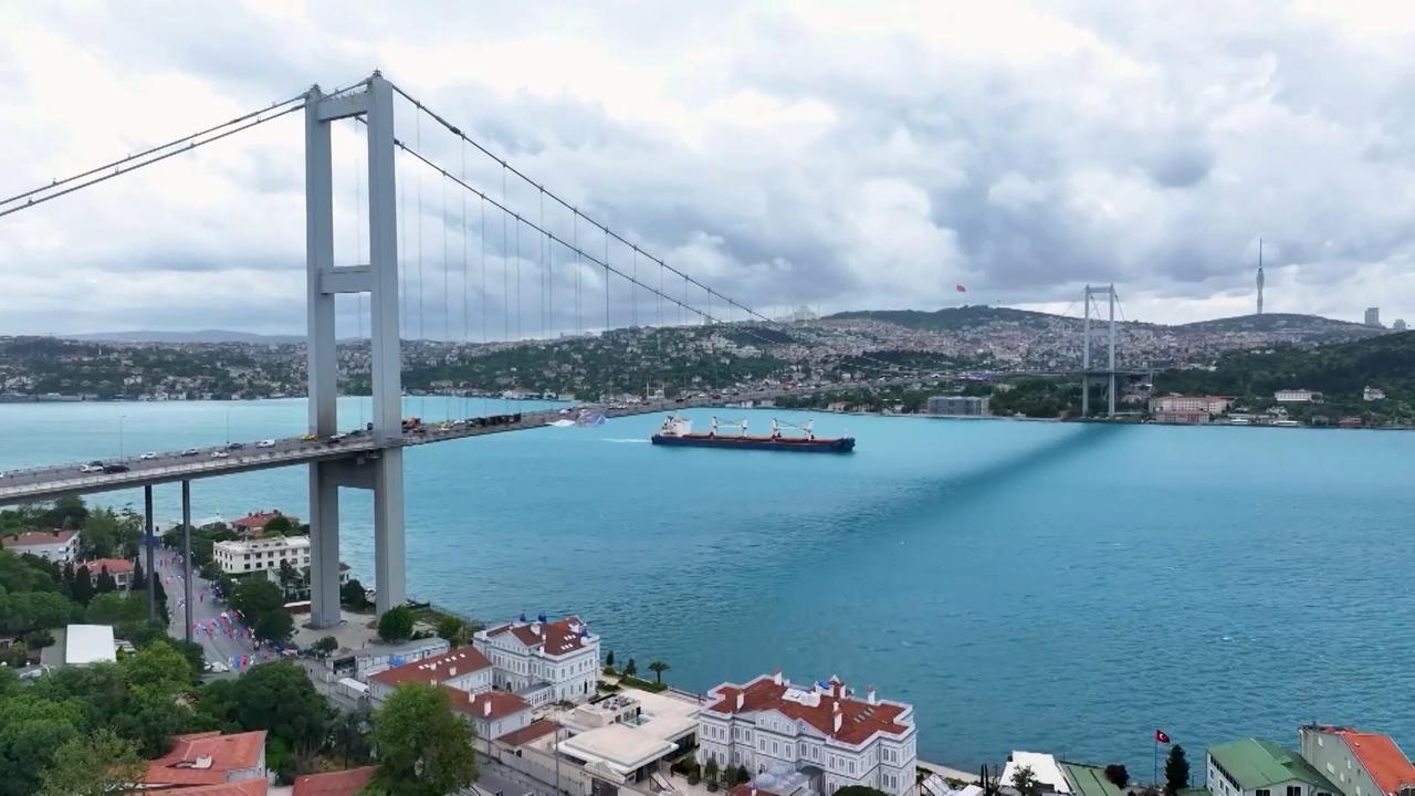 Video thumbnail for Türkiye: Bosphorus turns turquoise as Istanbul prepares for 573rd anniversary of conquest of Istanbul.