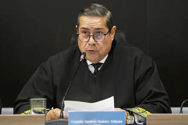 'Video thumbnail for Colombia extrajudicial killings: Peace tribunal sentences former military personnel'