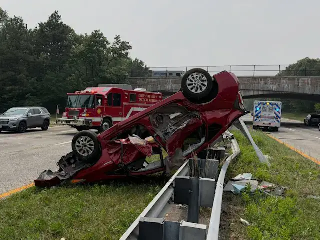 Video thumbnail for Driver hurt after rolling car over guardrail on Southern State Parkway