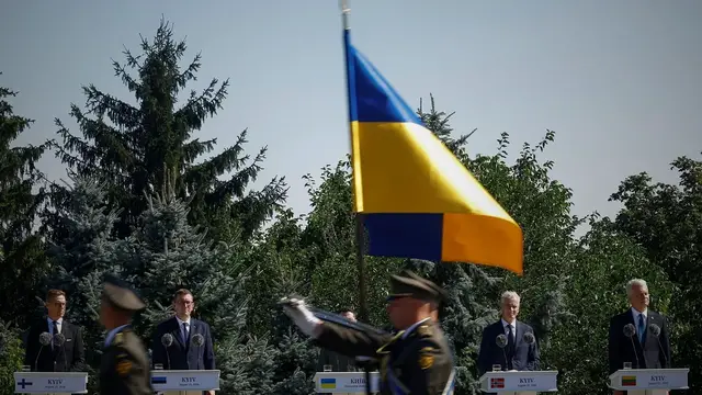 Video thumbnail for Ukraine seeks to rebuild support among Trump’s Republicans