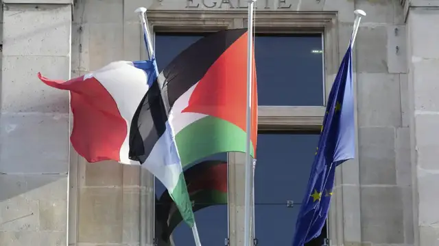 'Video thumbnail for French towns fly Palestinian flag despite government orders ahead of state recognition'