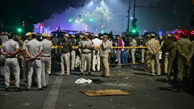 'Video thumbnail for At least eight killed in blast near Red Fort in India’s New Delhi'