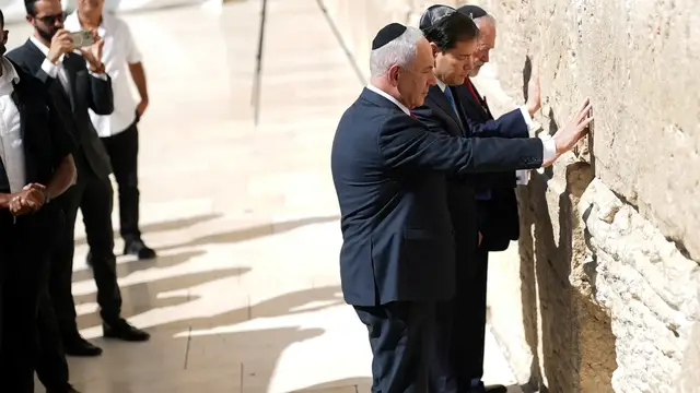 'Video thumbnail for US Secretary of State Rubio poses with Netanyahu at Western Wall'