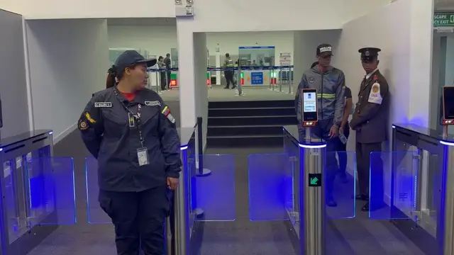 Video thumbnail for Venezuela: Venezuela’s main airport resumes flights through temporary terminals.