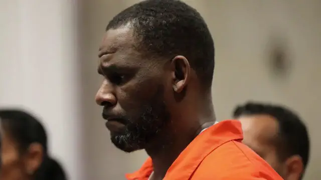 Video thumbnail for UNCAPTIONED: R. Kelly makes clemency appeal to President Donald Trump.