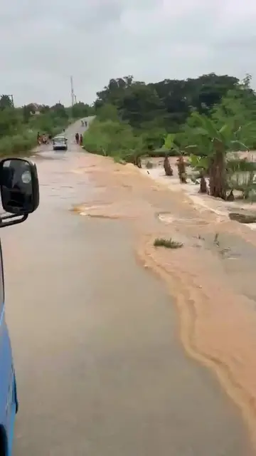 Video thumbnail for School Bus Crossing a Flooded Road in Ghana