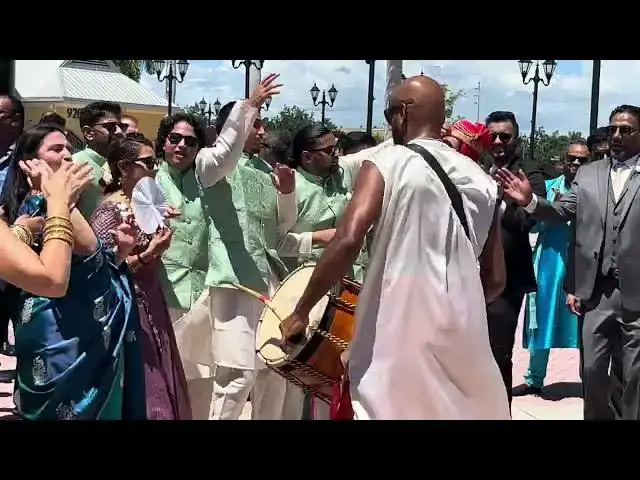 'Video thumbnail for DHOL PLAYER REAL MOMENTS | WEDDINGS | BARAAT'