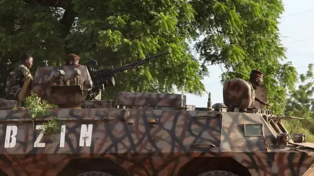 Video thumbnail for As capital goes back to normal, Niger downplays soldiers' mutiny