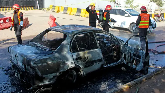 'Video thumbnail for Pakistan blames India after suicide bomber kills 12 outside Islamabad court'