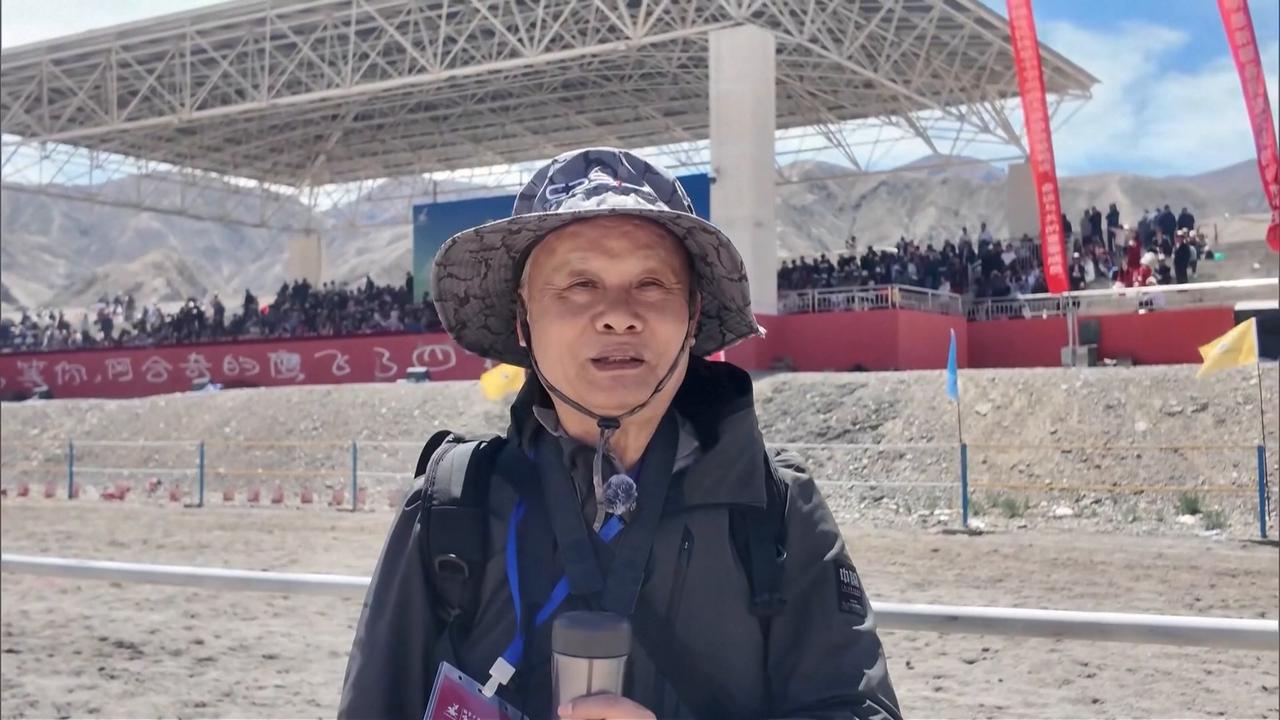 Video thumbnail for China: High-spirited falcon culture festival kicks off tourism season in Kirgiz county.