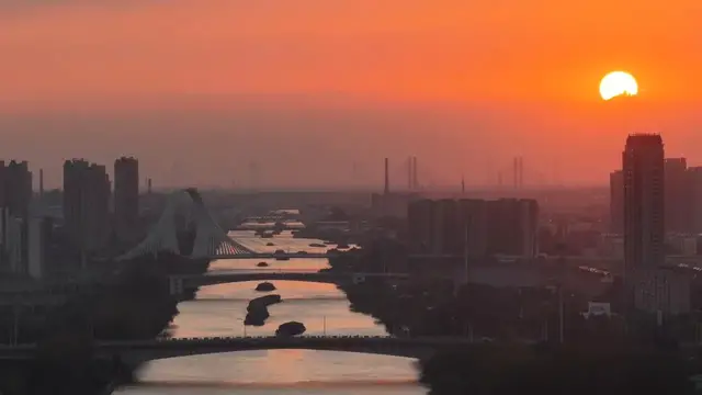Video thumbnail for China: Grand Canal Shipping.