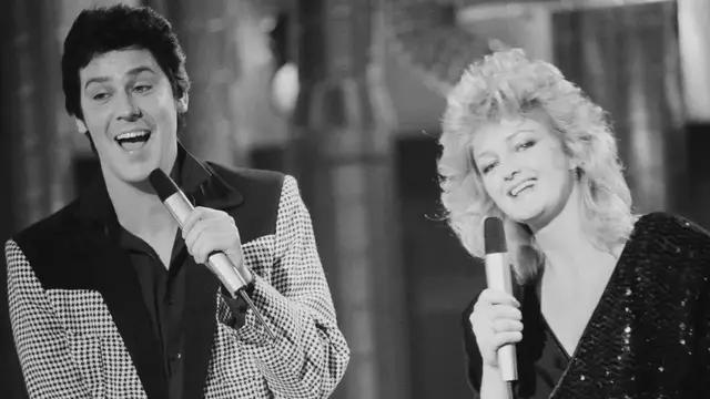 Video thumbnail for UNCAPTIONED: 'Heartbroken' Catherine Zeta Jones leads tributes to Bonnie Tyler.