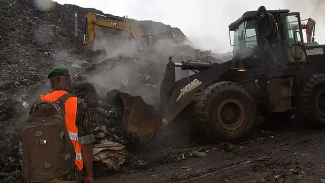 Video thumbnail for Guinea buries 36 victims of Conakry landfill collapse