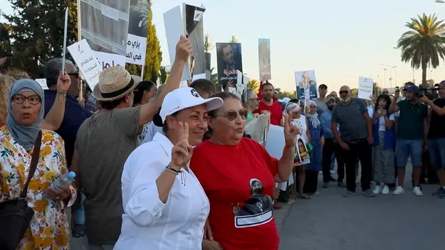 Video thumbnail for Tunisia: Tunisians protest living conditions, restrictions on freedom of expression.