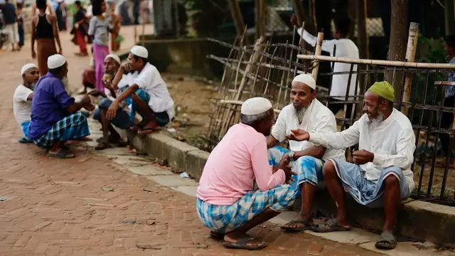Video thumbnail for Rohingya refugees excluded from Myanmar election, stranded in Bangladesh