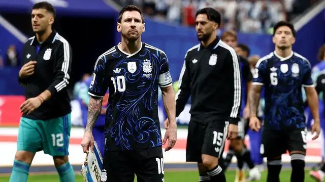 Video thumbnail for World Cup Golden Boot Race: Mbappe vs. Messi vs. Bellingham
