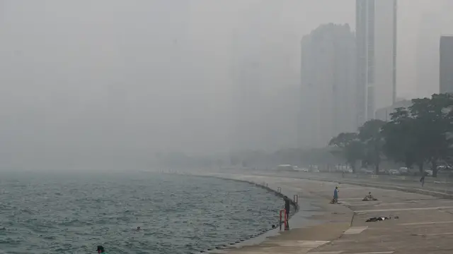 Video thumbnail for Wildfire smoke keeps spreading across states. Now the air is hazardous