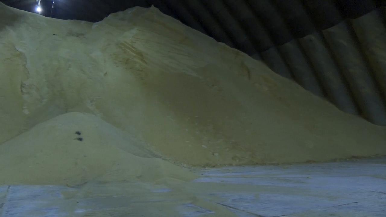 Video thumbnail for South Africa: South African sugarcane growers eye sweeter exports as China's zero-tariff policy for Africa takes effect.