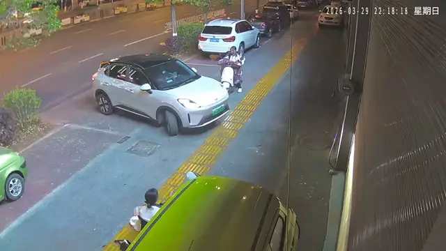 Video thumbnail for Car Crashes into Scooter While Turning in Yunnan