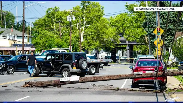 Video thumbnail for Car crash downs utility pole in Hicksville