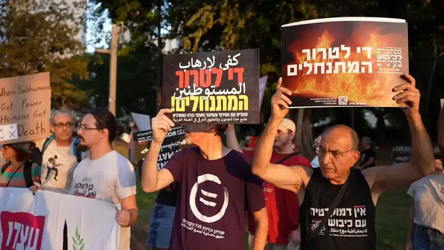Video thumbnail for Israeli demonstrators in Tel Aviv call for Gaza ceasefire, end to settler attacks.