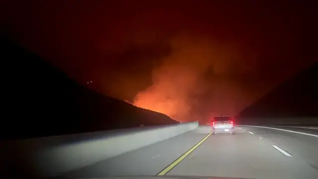 Video thumbnail for US: Shore Fire Breaks Out in Riverside County, Forcing Evacuations 2.