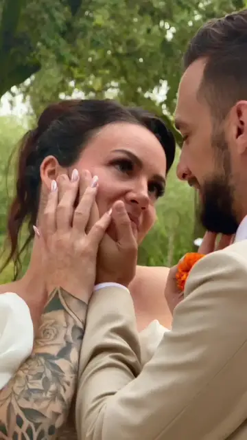 Video thumbnail for Groom in Tears during Emotional Wedding Aisle Moment