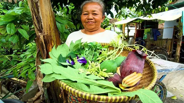 'Video thumbnail for Yogyakarta Village Food - EXOTIC INDONESIAN FEAST in Jogja! Eating JAVANESE FOOD in Indonesia!!'