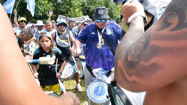 Video thumbnail for US: Argentina AFA fans pre-game rally in Dallas during The FIFA World Cup 5.