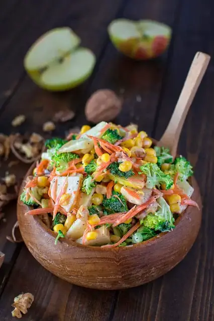 Video thumbnail for Fresh and Crunchy Broccoli Slaw