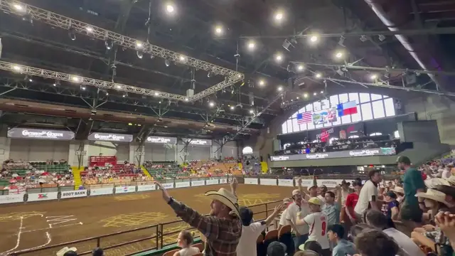 Video thumbnail for US: England Fans Turn Texas Rodeo Into Roaring World Cup Party Ahead Of Croatia Clash.