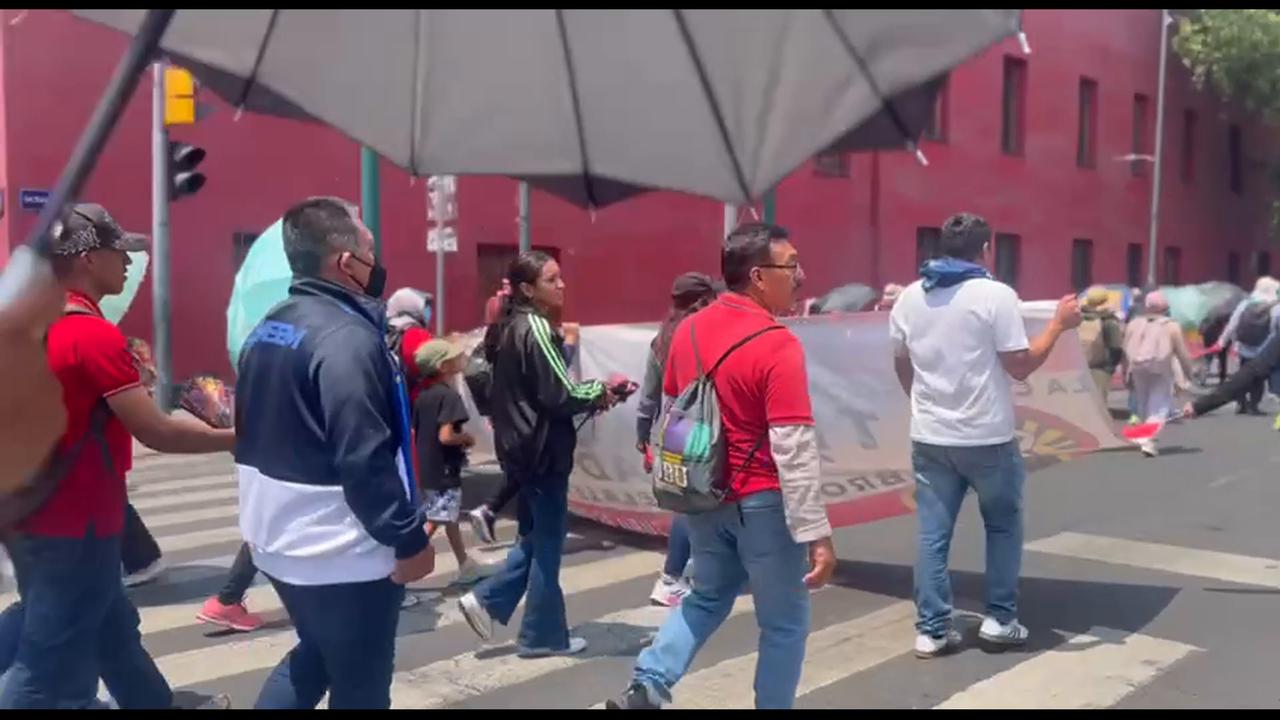 Video thumbnail for Mexico: Mexico Teachers Hold National March 8.