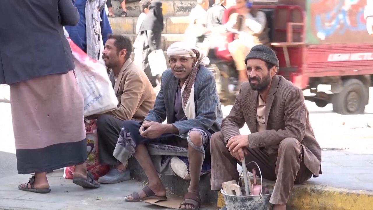 Video thumbnail for Yemen: Residents struggling to survive as work dries up amid deepening labor crisis.