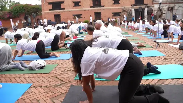Video thumbnail for Nepal: Residents gather in Nepal's Bhaktapur to celebrate International Yoga Day.