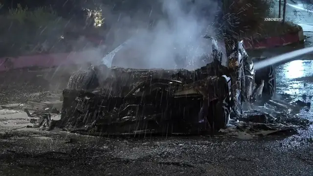Video thumbnail for US, Los Angeles: Sherman Oaks McLaren Sports Car Engulfed in Flames.