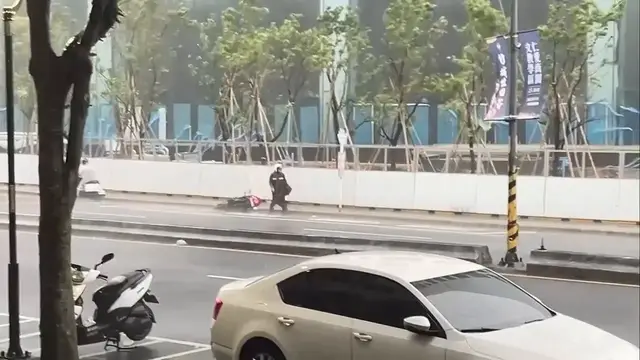 Video thumbnail for Taiwan: Typhoon Dolphin’s Strong Winds Halt Scooter Rider, Topple Bike in New Taipei.
