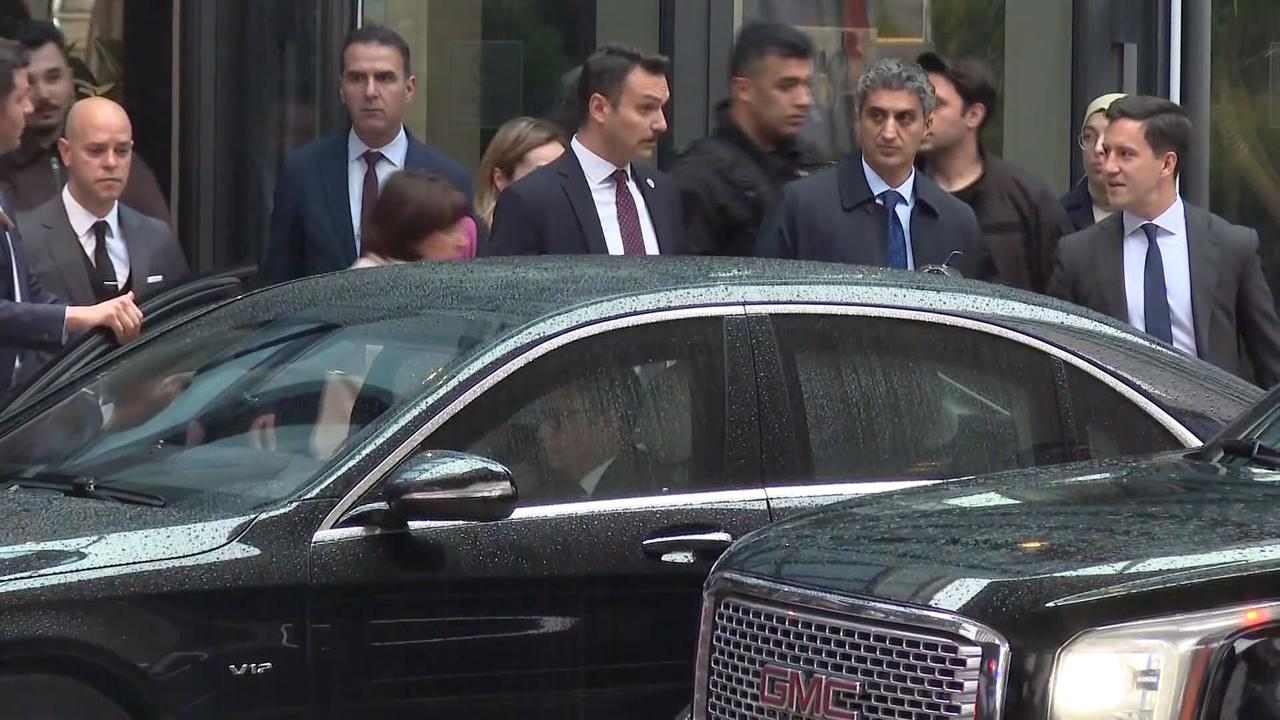 Video thumbnail for Türkiye: Spanish premier departs hotel after emergency landing in Ankara.