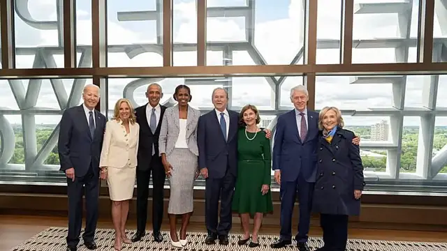 Video thumbnail for Former presidents join Obamas to open presidential museum in Chicago