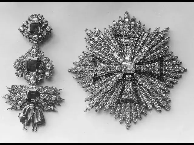 Video thumbnail for Inside the Billion-Euro Art Heist: The Full Story of the Dresden Green Vault Burglary