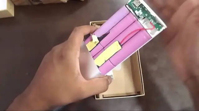 'Video thumbnail for How to Spot the Fake Xiaomi Power Bank'